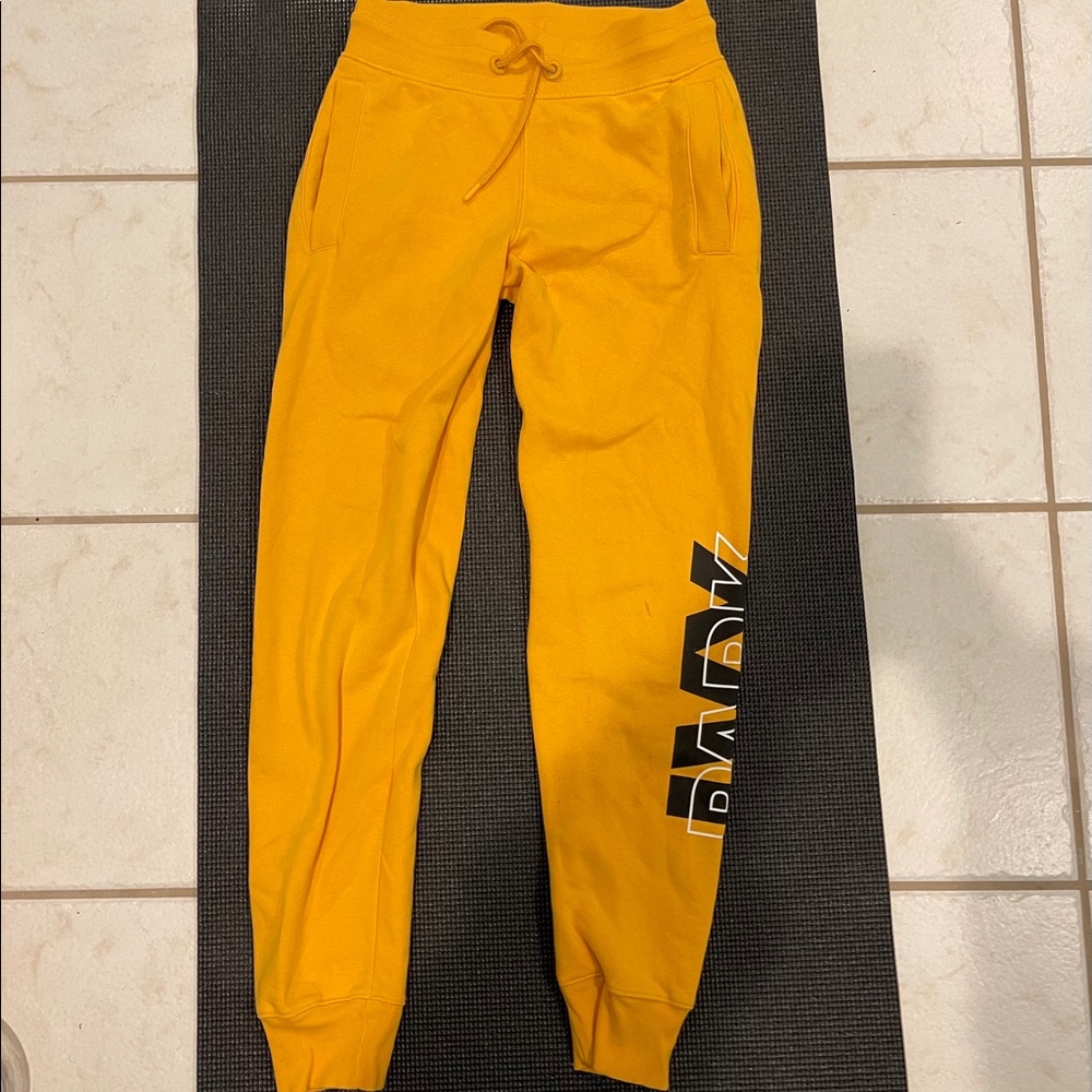 IVY PARK YELLOW SWEATS!💛